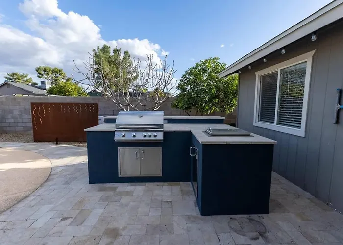 Private Heated Pool With Outdoor Bbq Area *